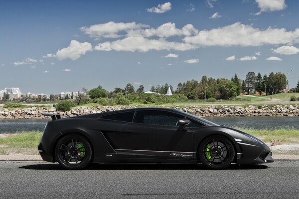 Lamborghini gallardo LP570-4 stands on the background of the lake