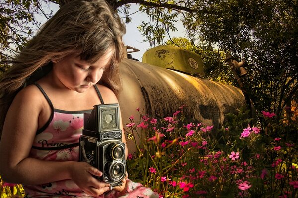 Mysterious photo. Girl photographer