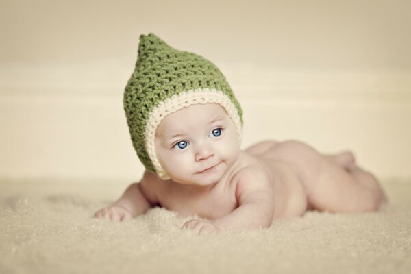 Chapeau de bébé vert. Édifiante
