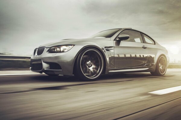 A velocità in autostrada sulla BMW M3