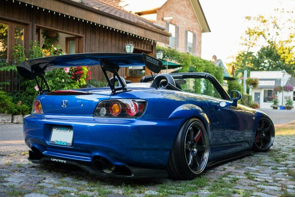 Honda Cabrio auf den Straßen der Stadt in Tuning