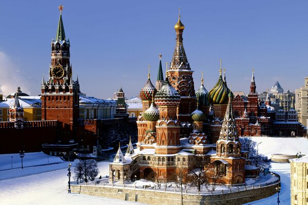 Le Kremlin de Moscou et le temple de Basile le bienheureux