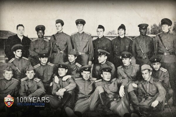 Photo d équipe des footballeurs du CSKA Moscou. 100 ans