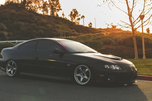 Schwarz Tuning Pontiac GTO Sonnenuntergang Position