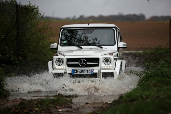 White mercedes g63 goes off-road