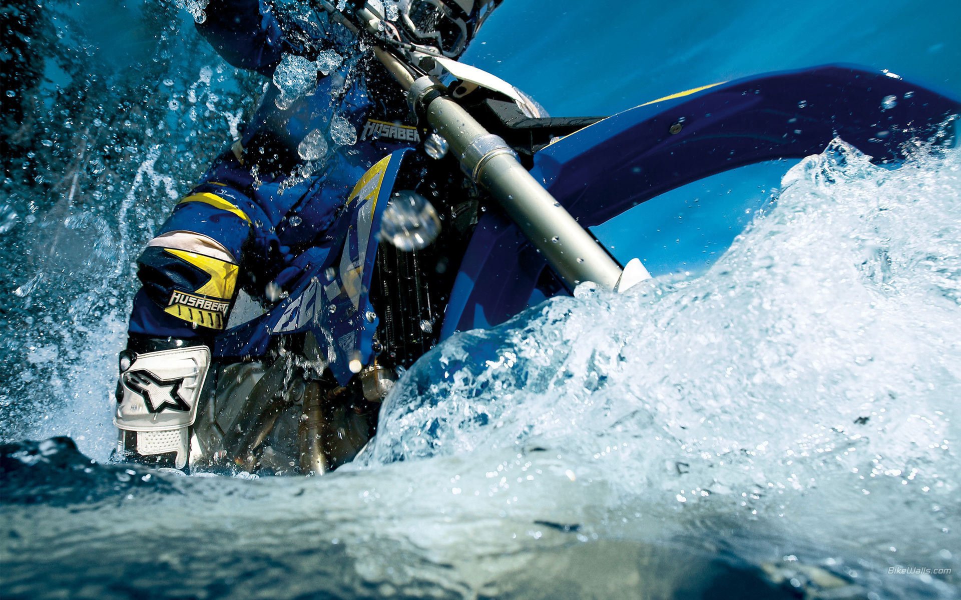 moto krasse wasser