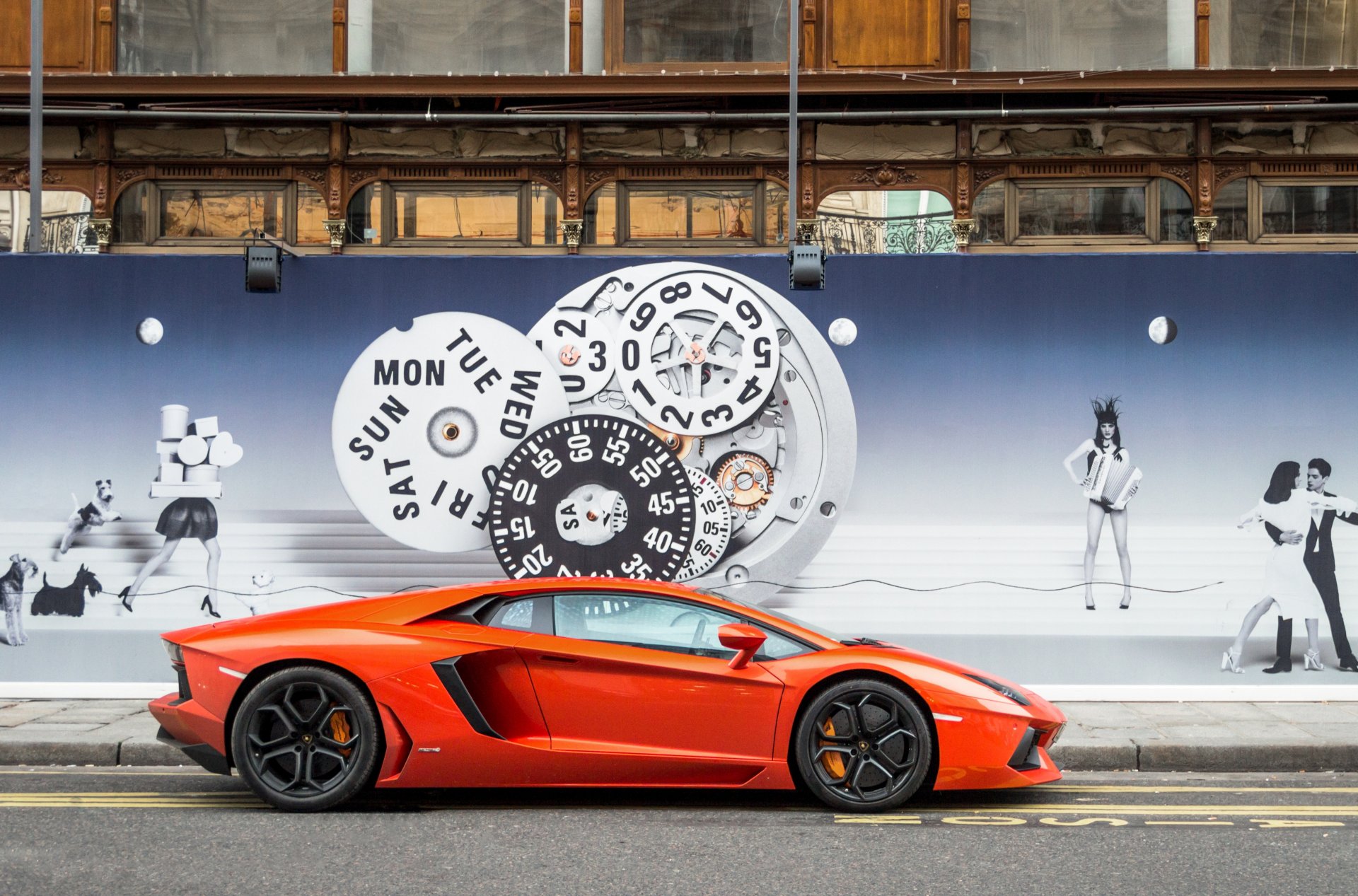 lamborghini aventador lp700-4 оранжевый ламборгини авентадор профиль поребрик тротуар стена изображение