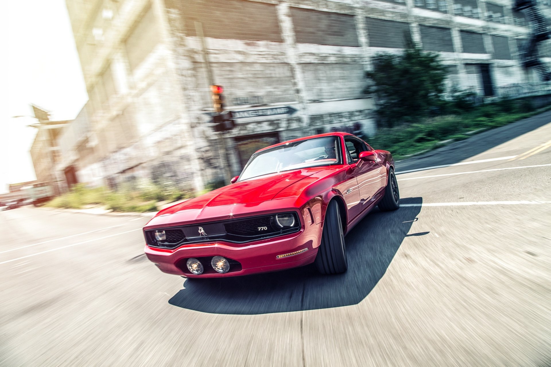 ford mustang equus basse 770 rouge avant voiture magazine rue tour