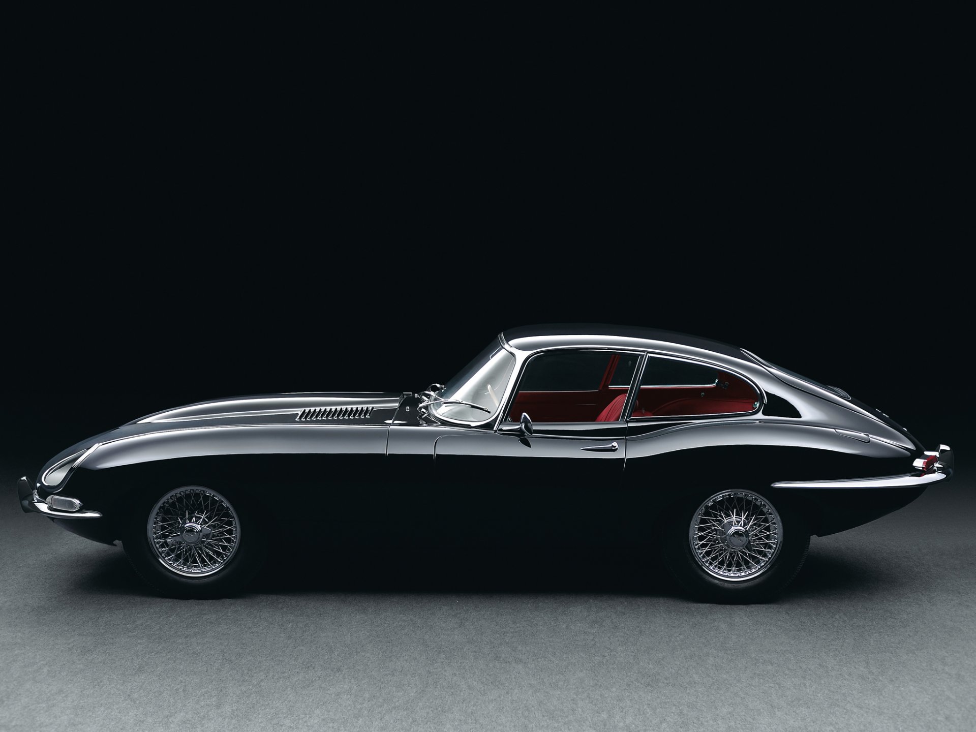 jaguar e-type retro widok z boku 1961