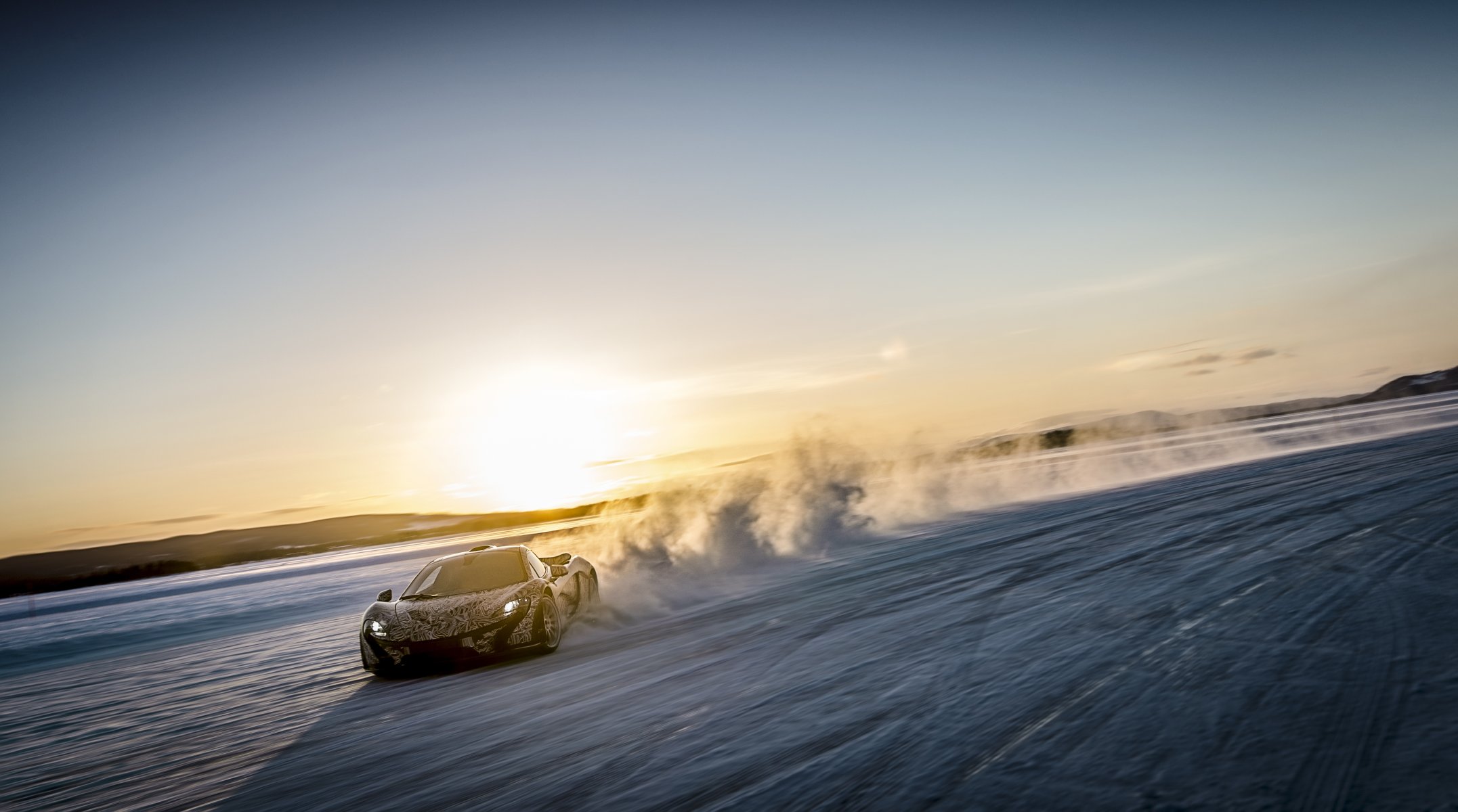 mclaren p1 mclaren p1 supercar velocità neve