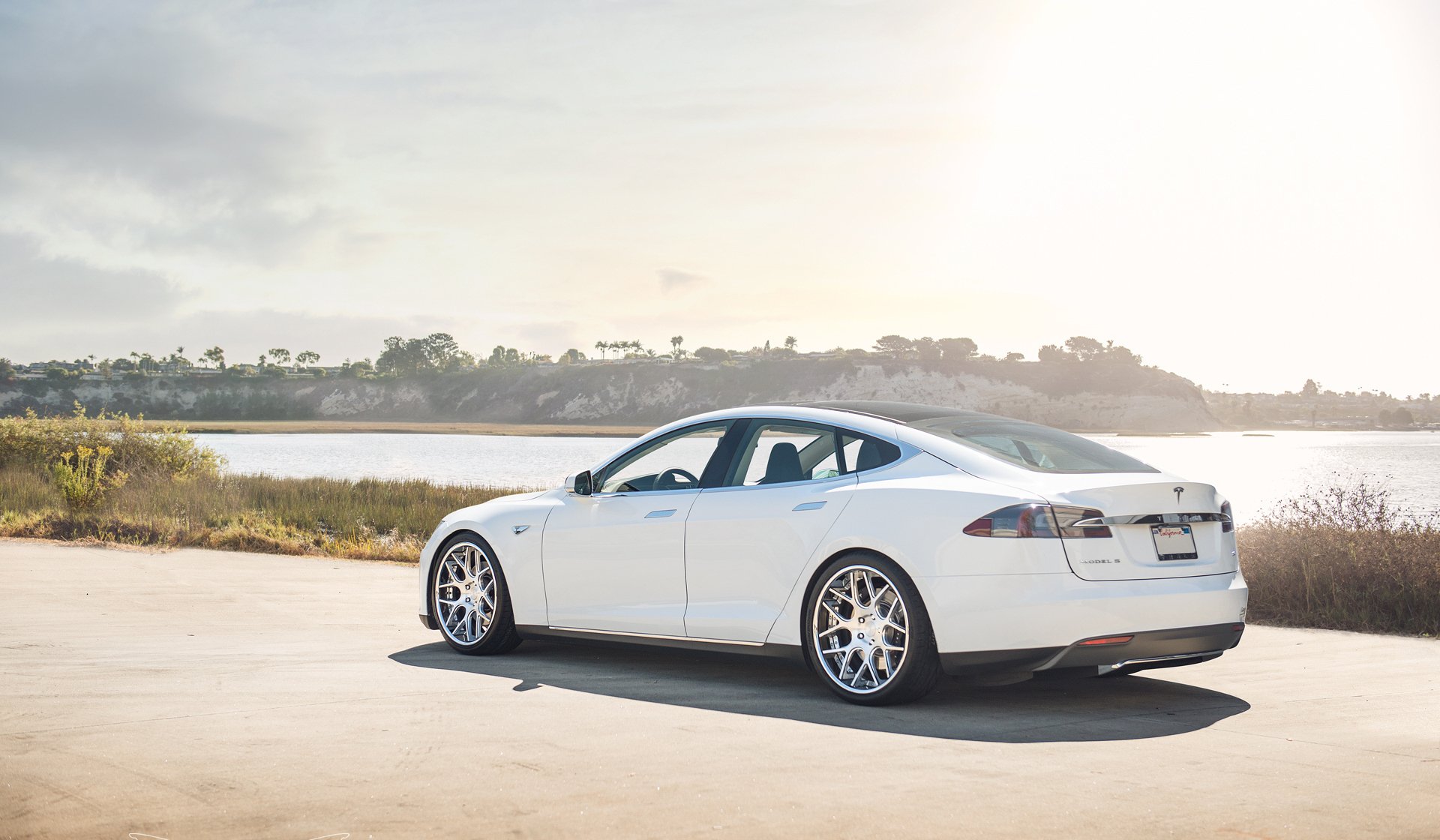 tesla modell s limousine weiß