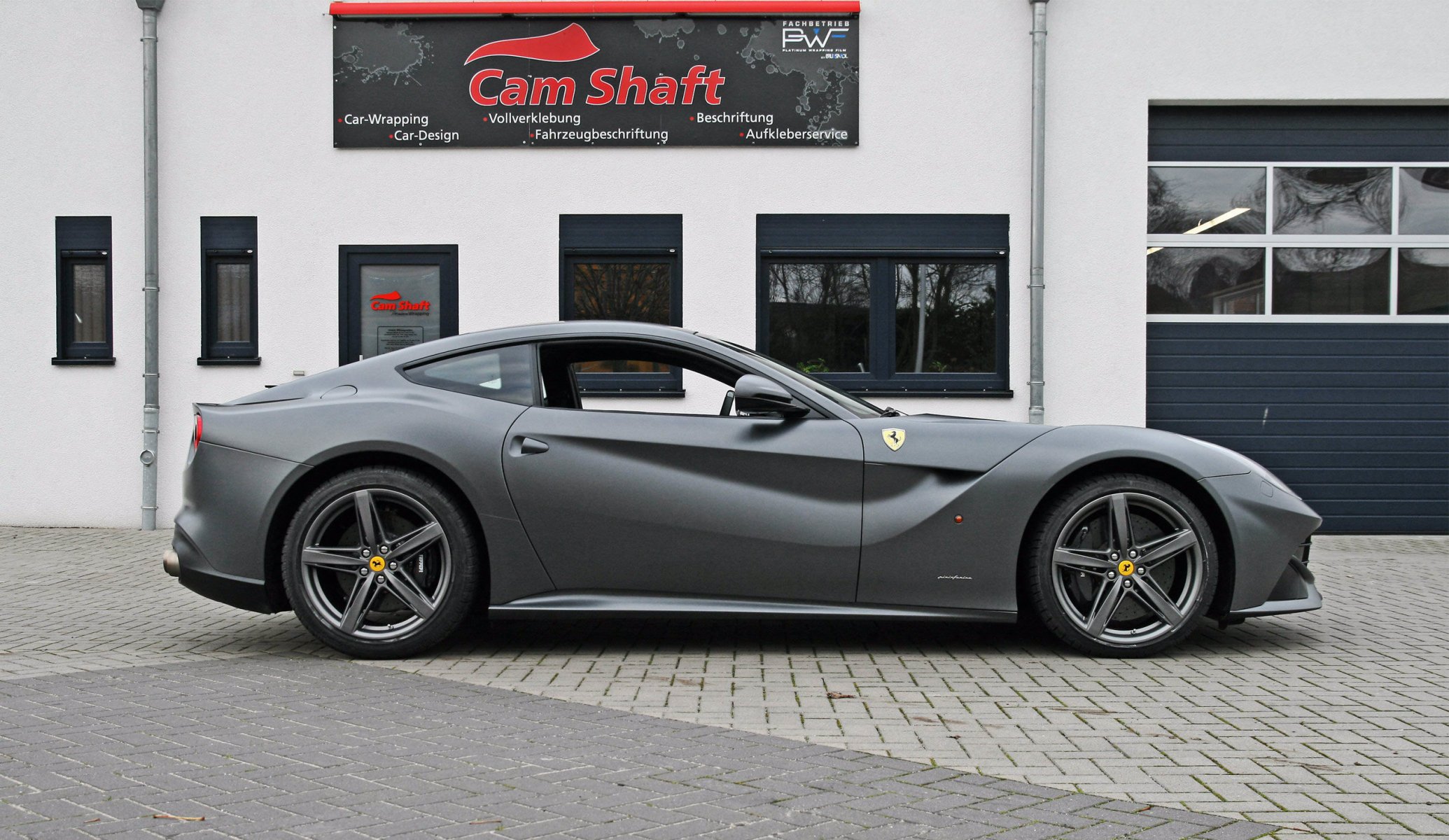 ferrari f12 berlinetta nockenwelle seitenansicht silber ferrari