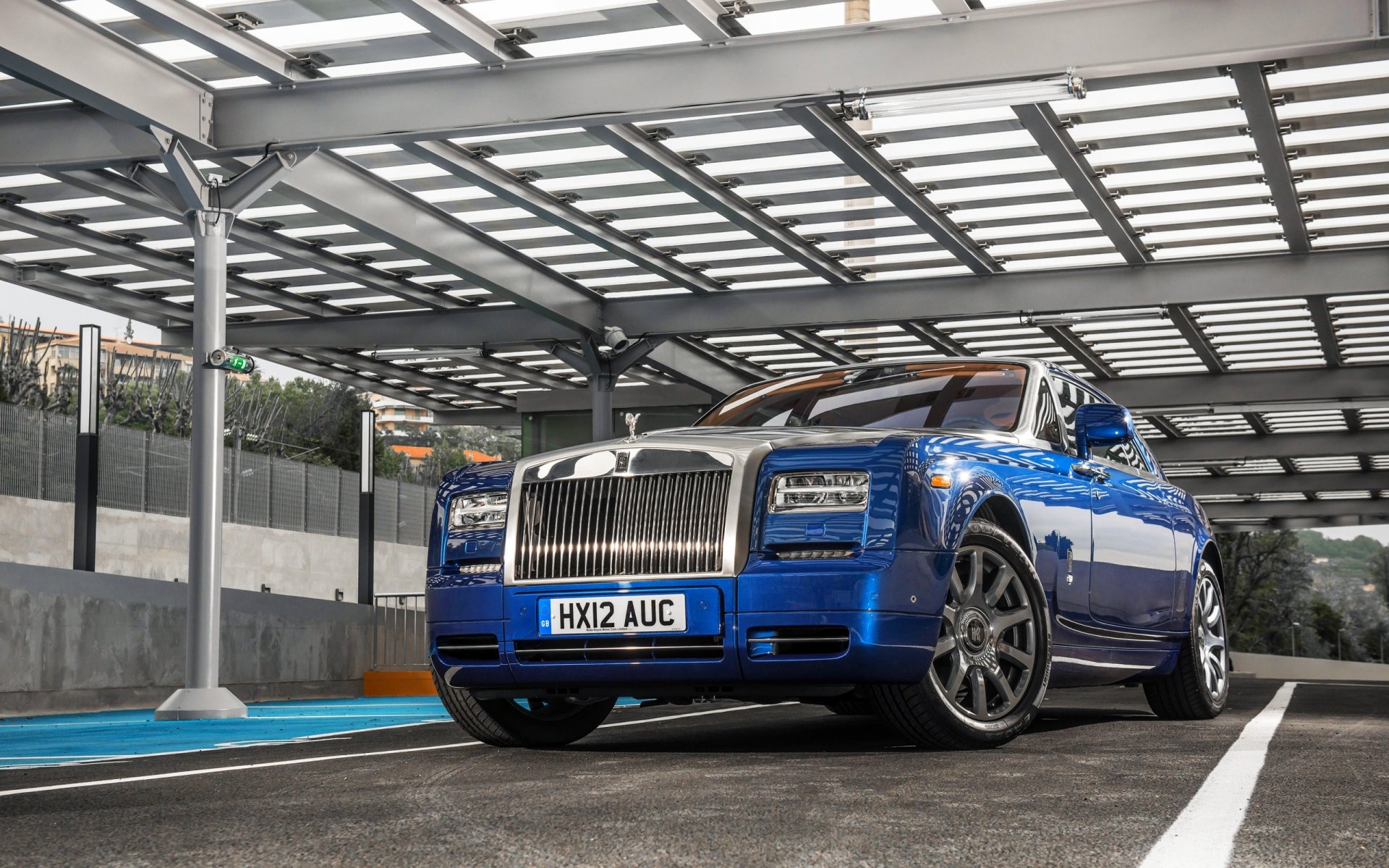 rolls royce phantom auto blau front räder gehäuse luxus