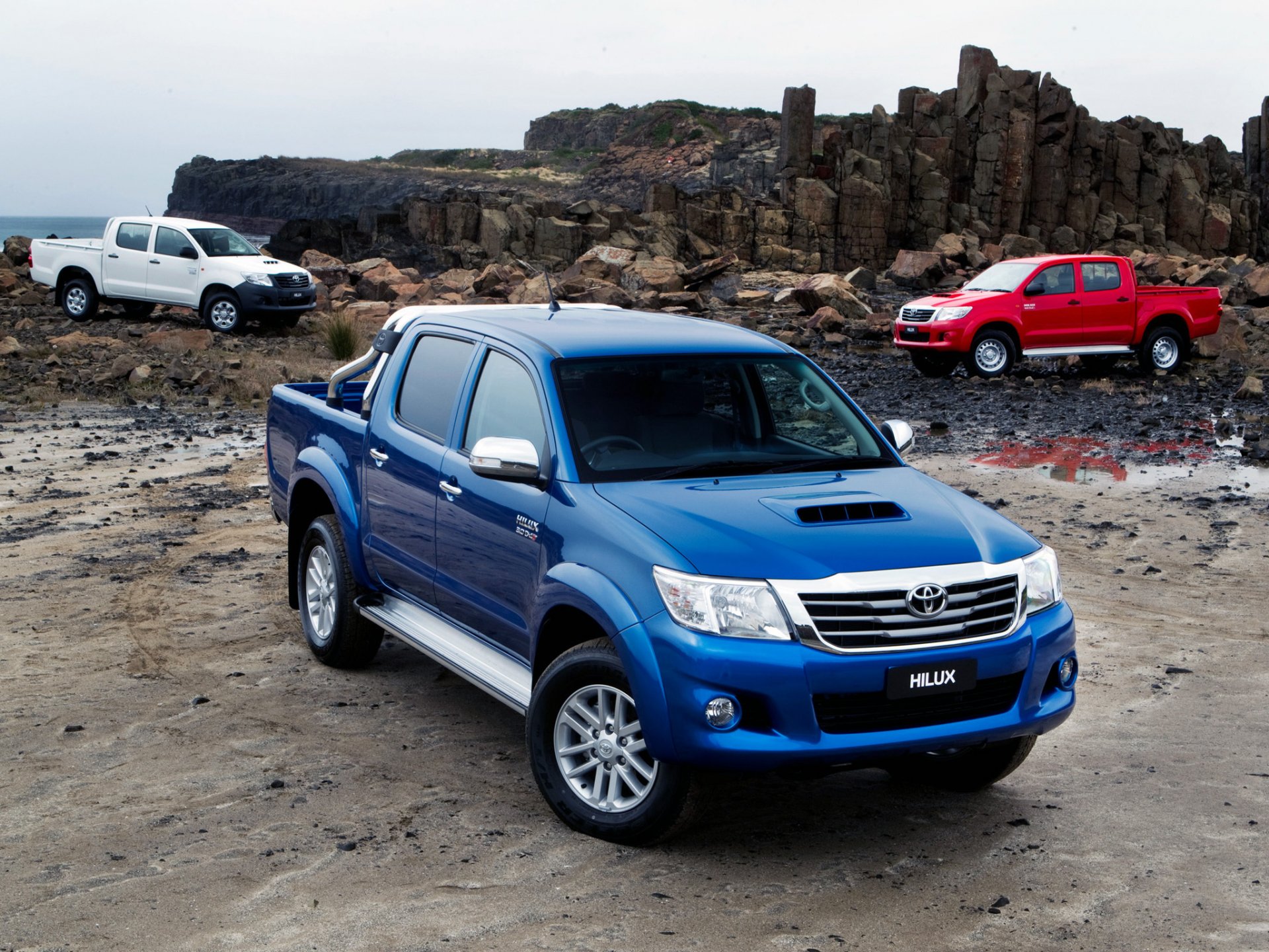 toyota hilux picup автомобиль авто обои япония тойота хайлюкс пикап белый синий красный
