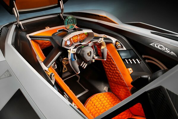 Piękne pomarańczowe siedzenie kierowcy w Lamborghini