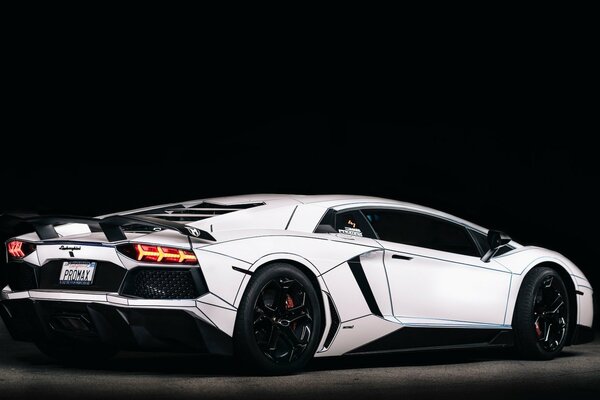Blanc voiture arrière look classe