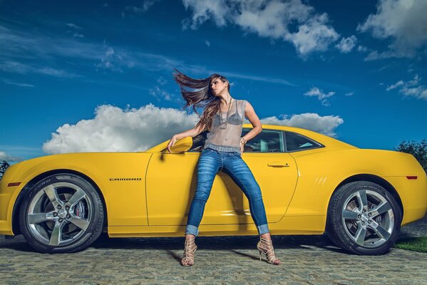 Sesja zdjęciowa Eleny de Castro Rios z Chevroletem Camaro