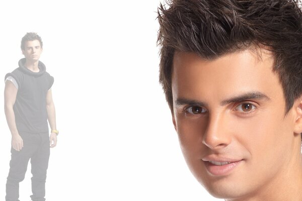 Cantante di talento e bello Kirill Turichenko