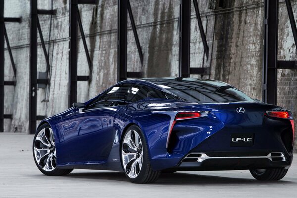Niebieski Lexus uważany za najseksowniejszy