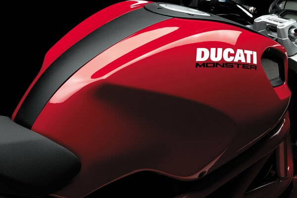 Pieza de motobike de color rojo