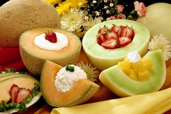 Dessert di frutta in meloni invece di un piatto