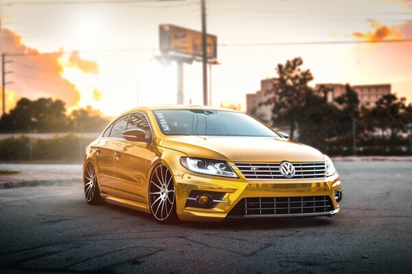 Gold tuning Volkswagen Passat