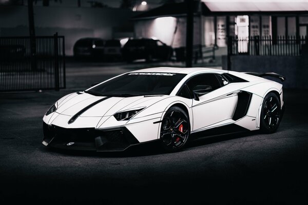 Car tuning ładny kolor biały