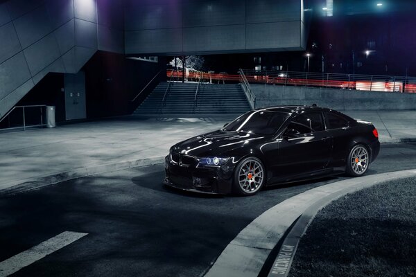 BMW Black è così anche Kupe è una follia, una bella follia e quasi tutti sognano un auto da sogno