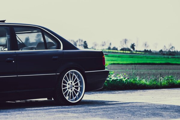 Negro BMW posición lateral