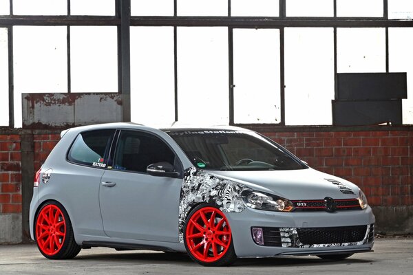 Volkswagen Golf grey on red discs