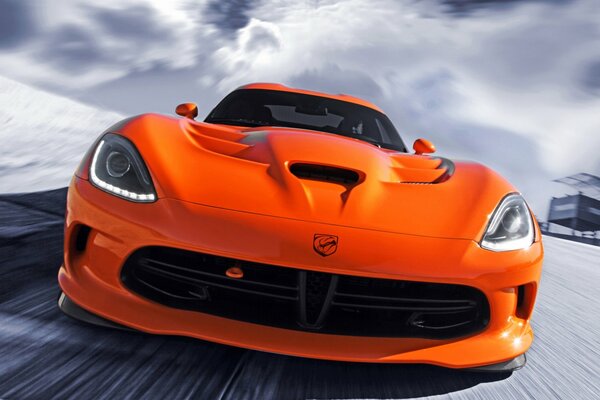 La supercar arancione vola in pista