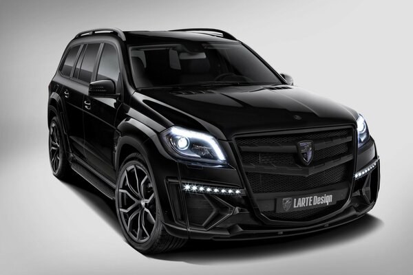 Cristallo nero Mercedes con i fari inclusi