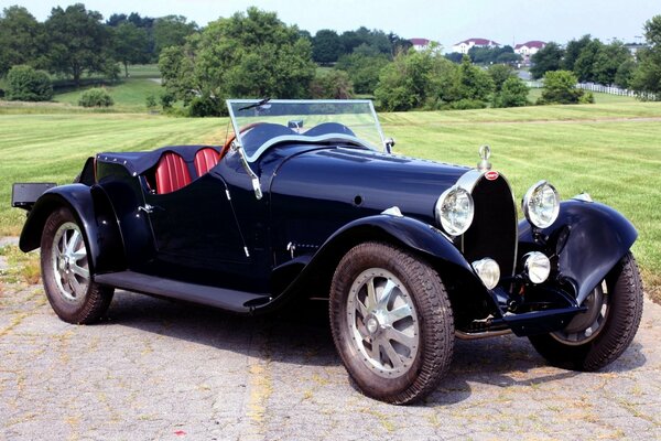 Bugatti 1930 ретро автомобиль