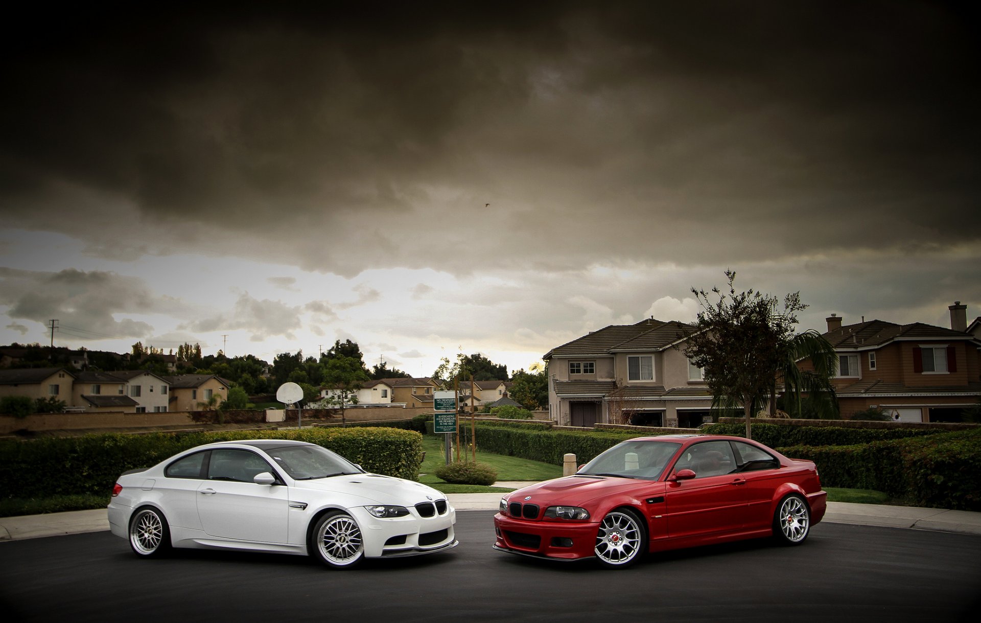 bmw m3 e46 e92 rojo blanco bmw rojo vista lateral llantas bbs casa arbusto cielo nubes