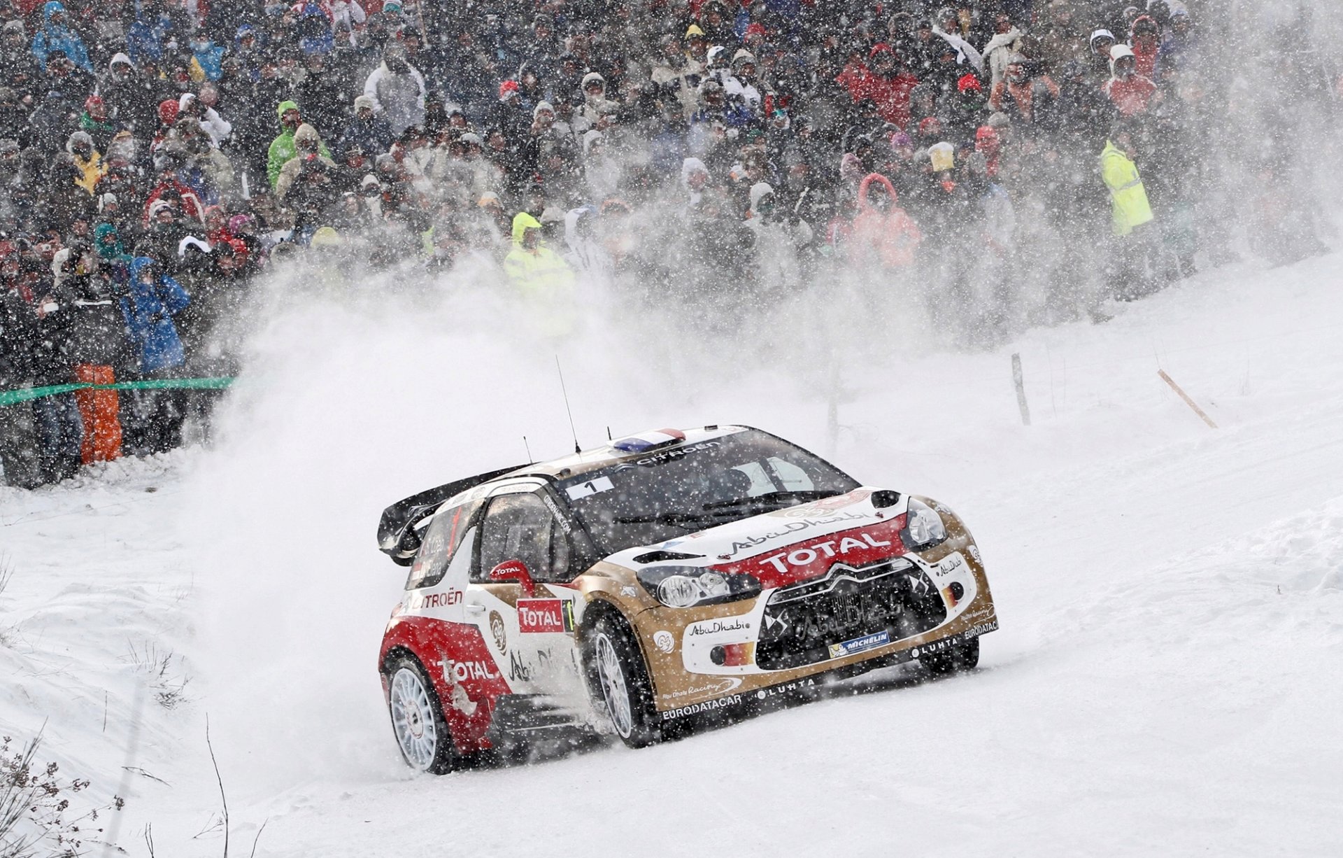 citroen ds3 rallye wkr drehen schnee menschen fans wettbewerbe