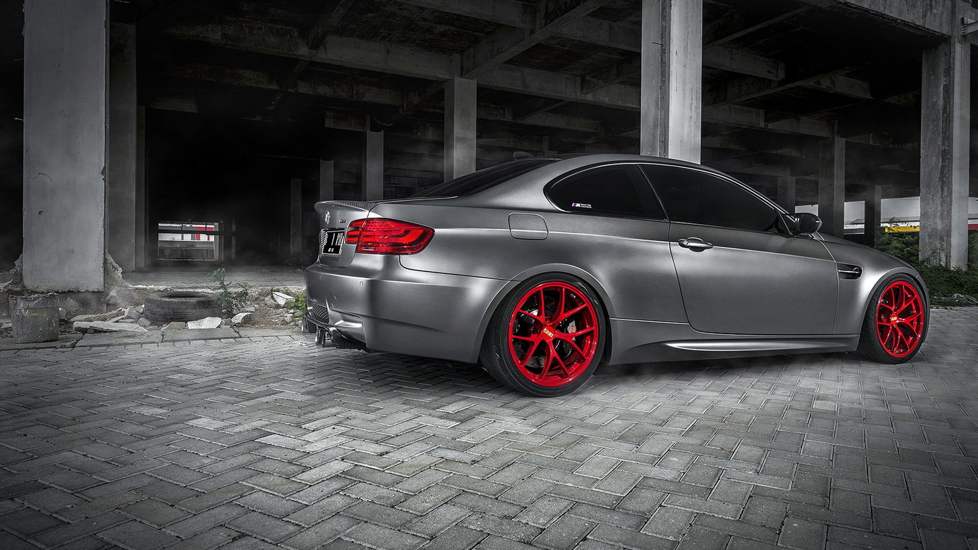 bmw m3 bmw tuning szary felgi czerwony bb