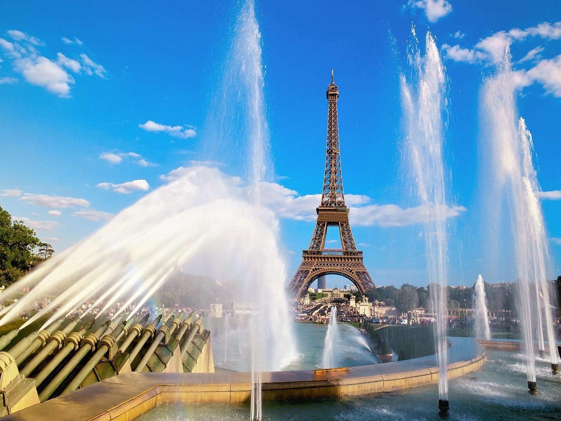 eiffel tower and fountain france pari