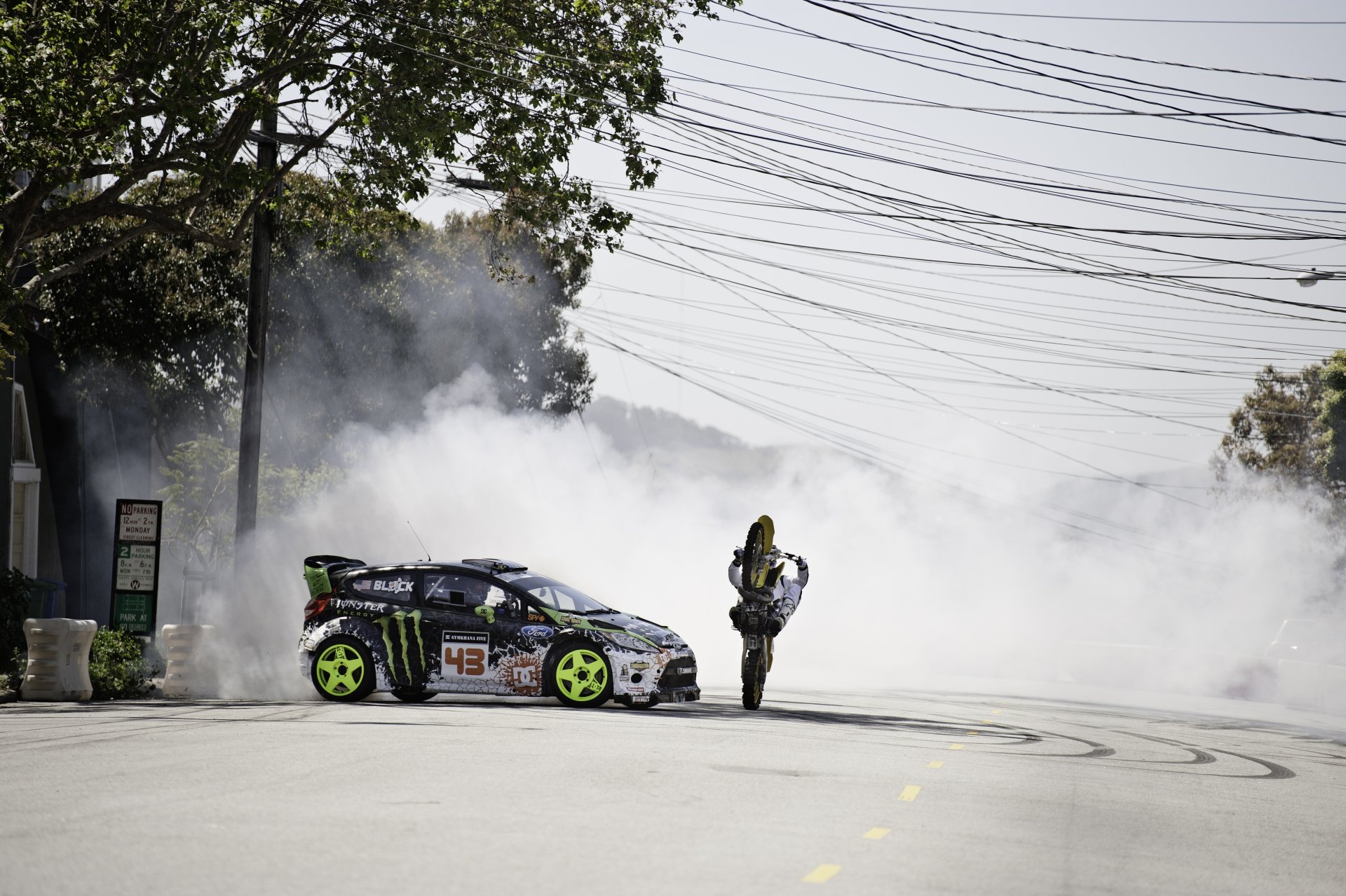 ford fiesta voiture ken block dérive voiture moto dérapage fumée