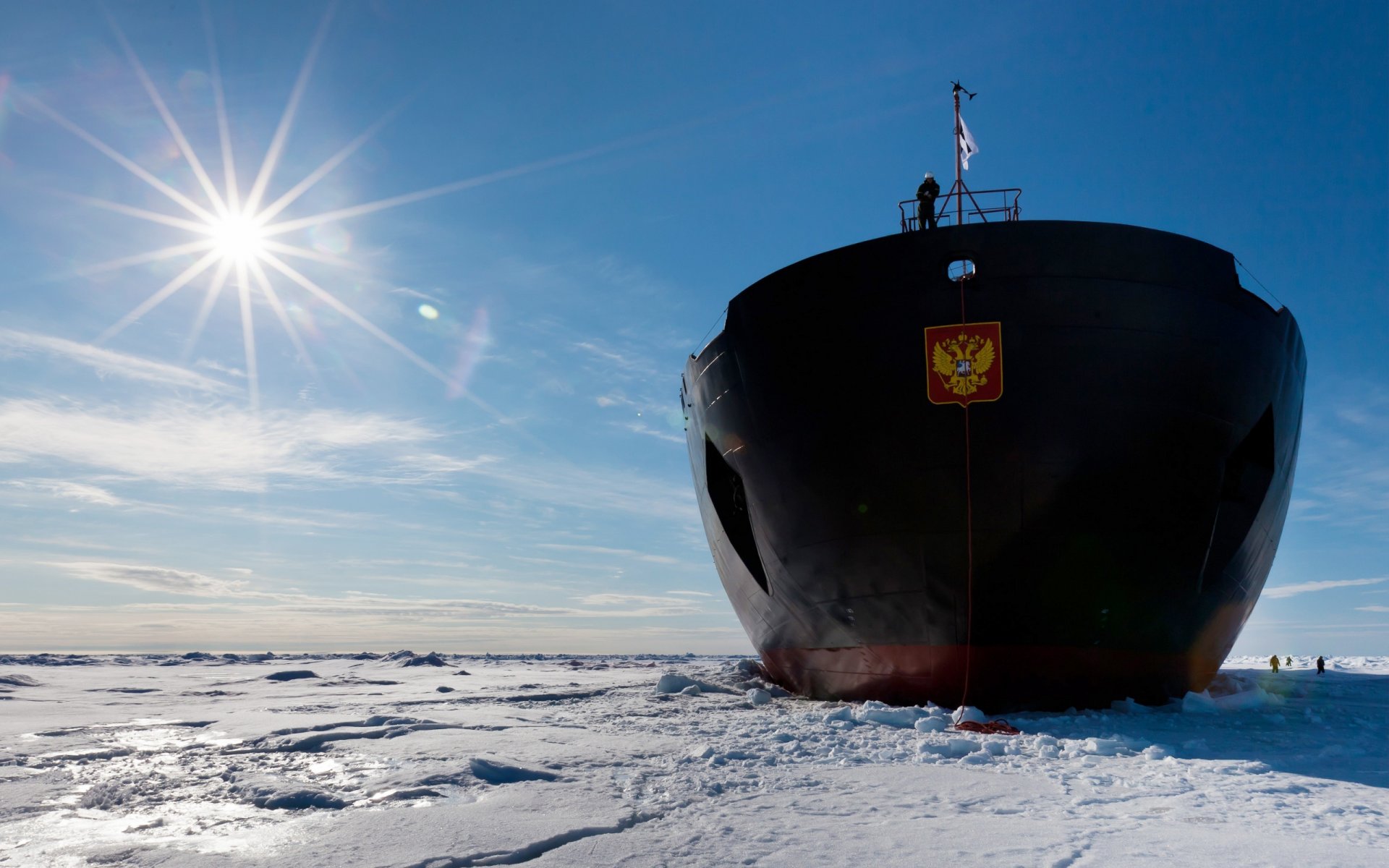 50 jahre sieg atomarer eisbrecher klasse arktis russland eisbrecher eis meer tank nase himmel sonne wappen tag