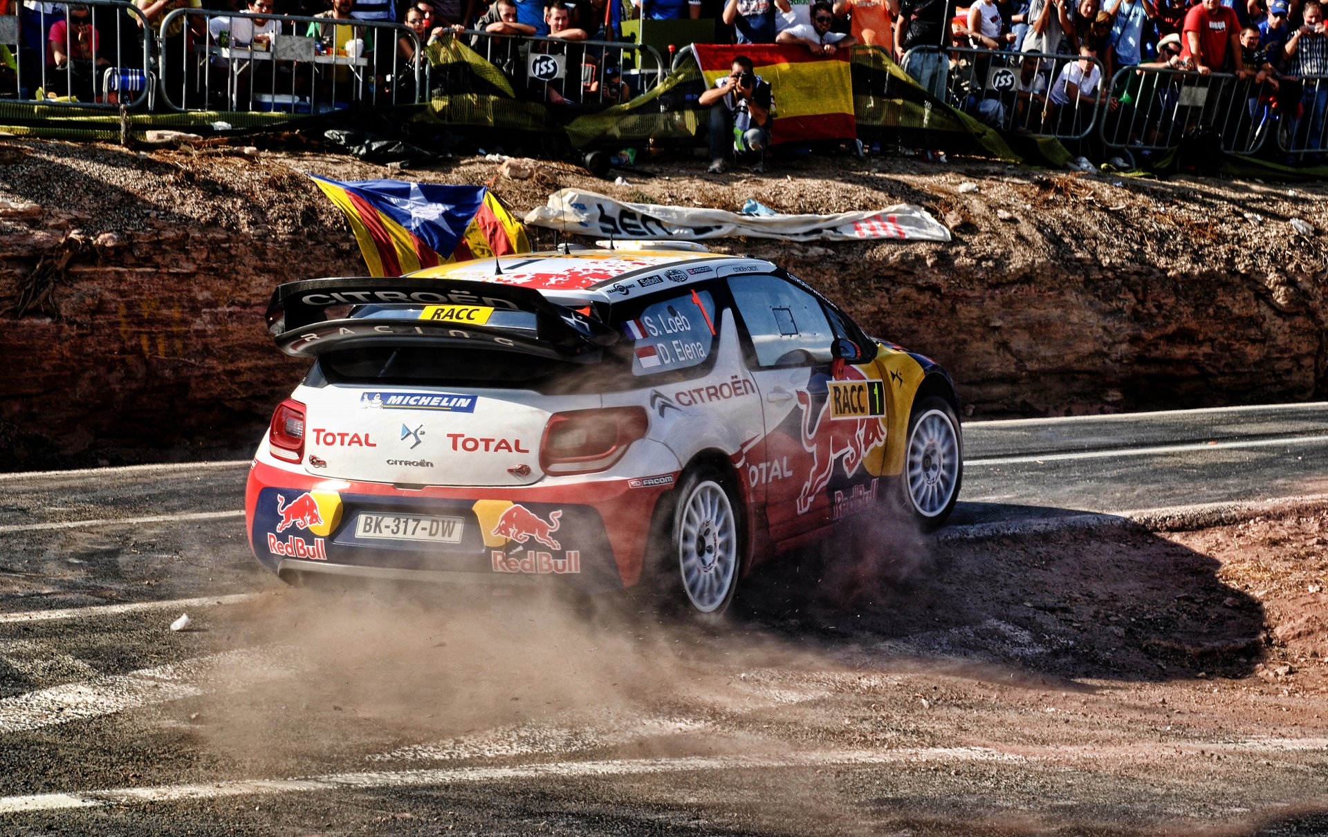 citroen ds3 zlot sebastian loeb ludzie citroen rajd zakręt czerwony byk fani wrc