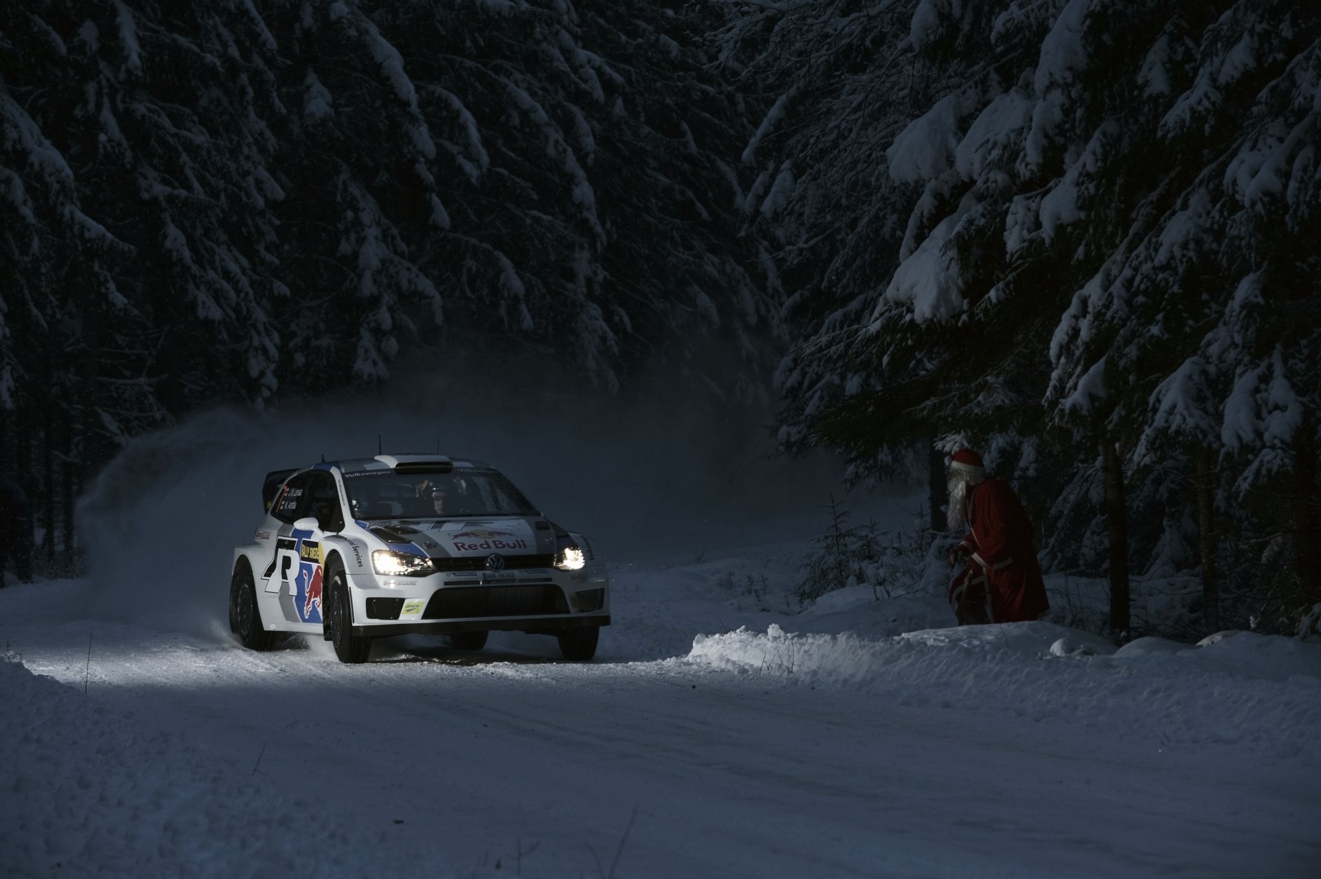 volkswagen polo nieve wrc noche luces bosque papá noel toro rojo rally blanco auto coche luz