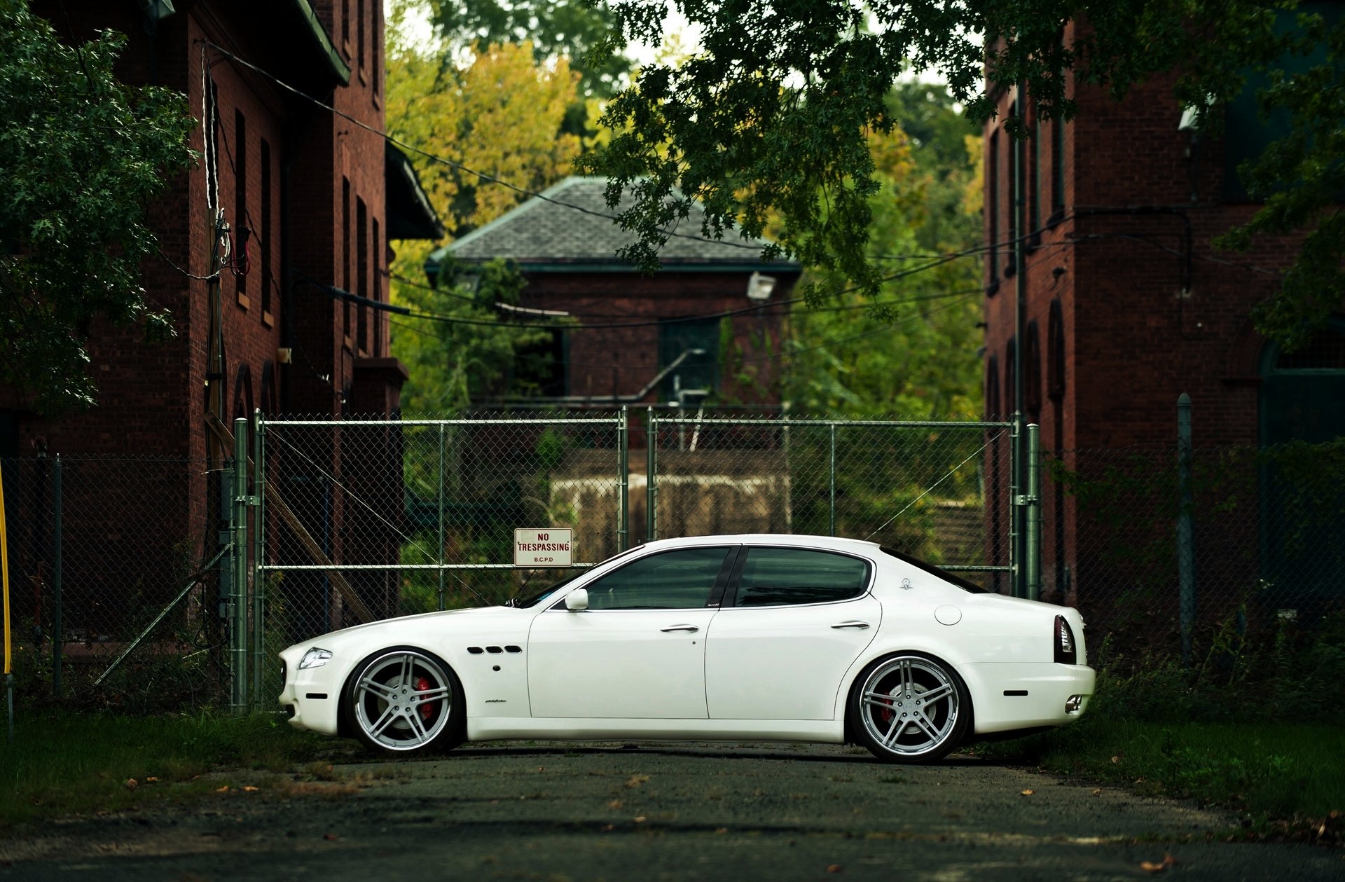 maserati quattroporte white house street rain machine car building sedan