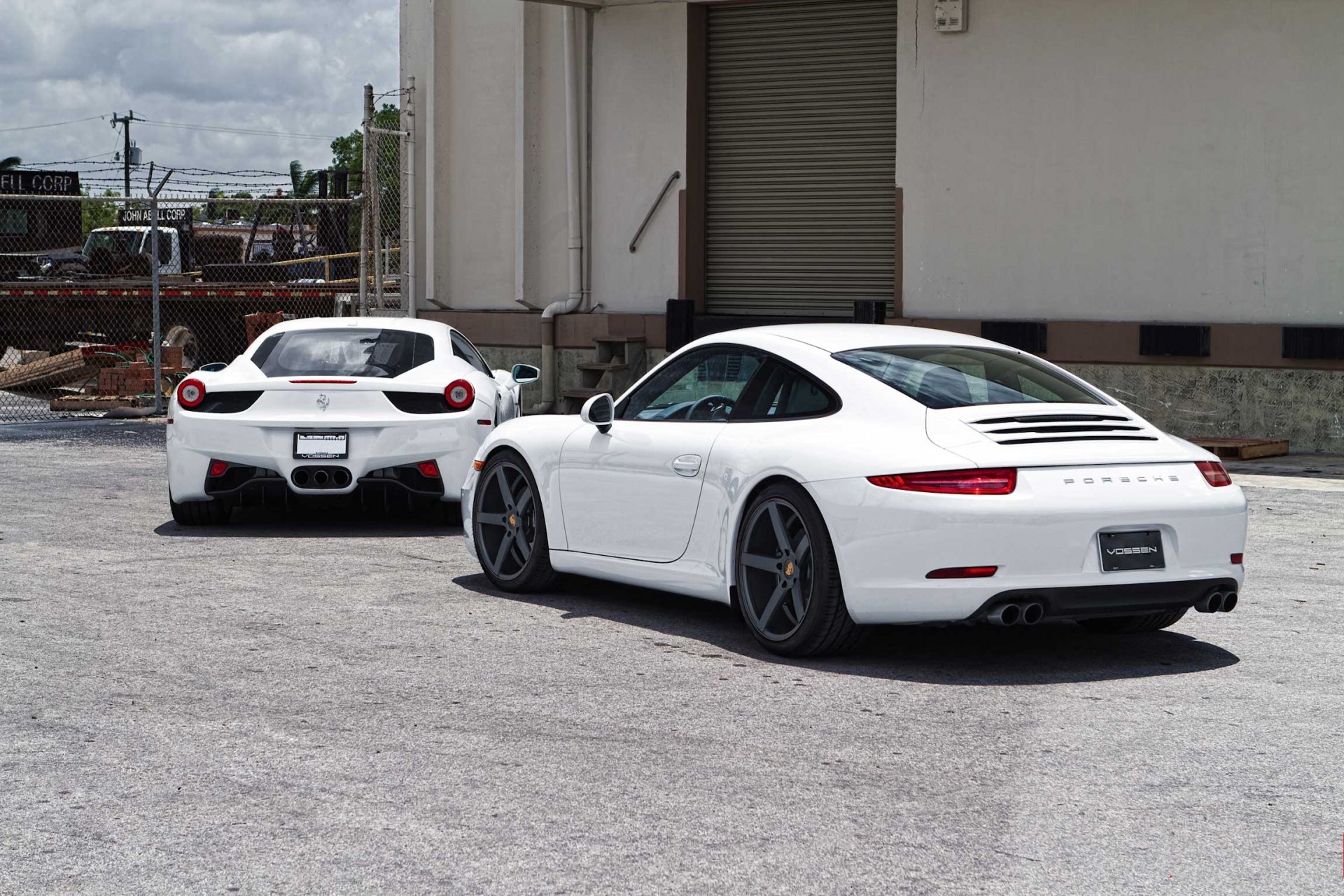 porsche 911 carrera ferrari 458 italia bianco porsche carrera ferrari italia bianco vista posteriore