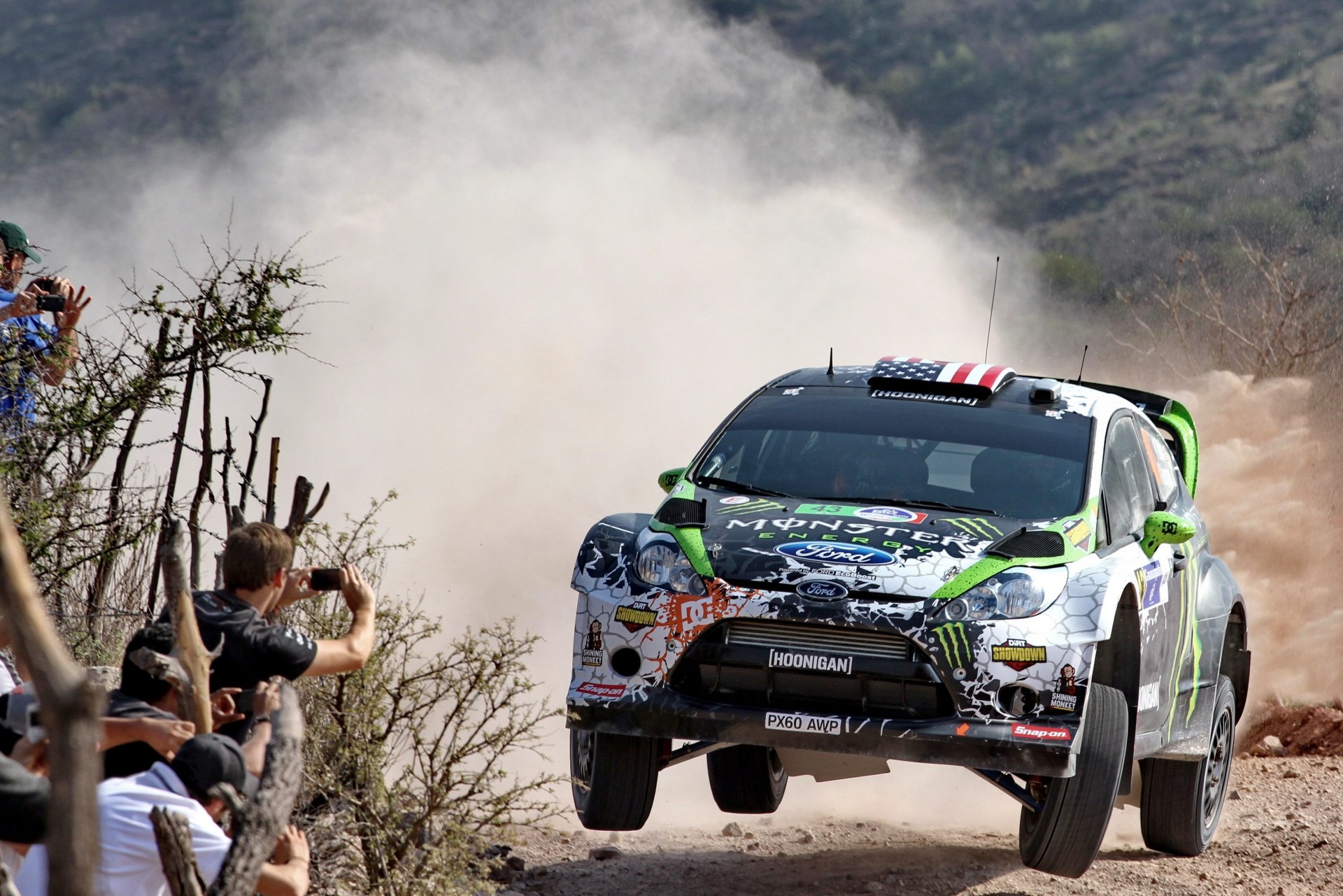 ford fiesta ken block wrc raduno messico persone