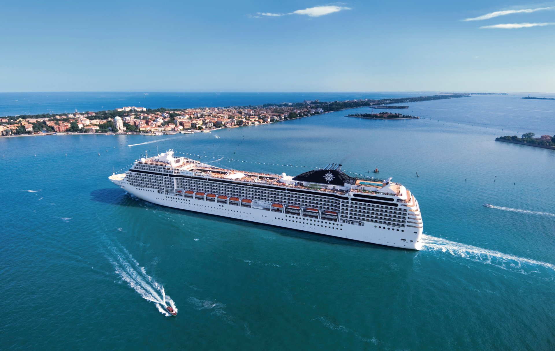 msc musica barco trazador de líneas blanco en movimiento mar agua día pasajero barco esqueleto ciudad