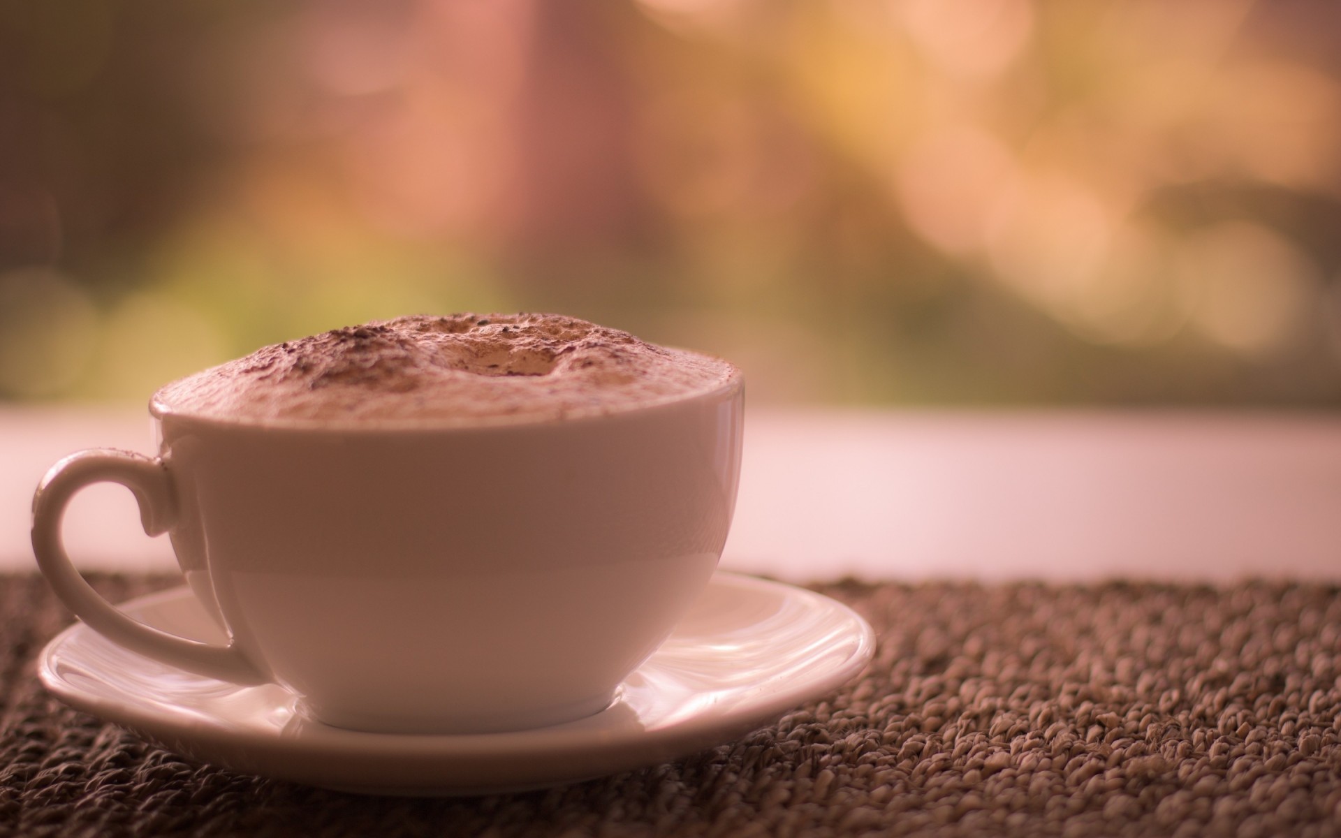 soucoupe mousse café latte cannelle tasse