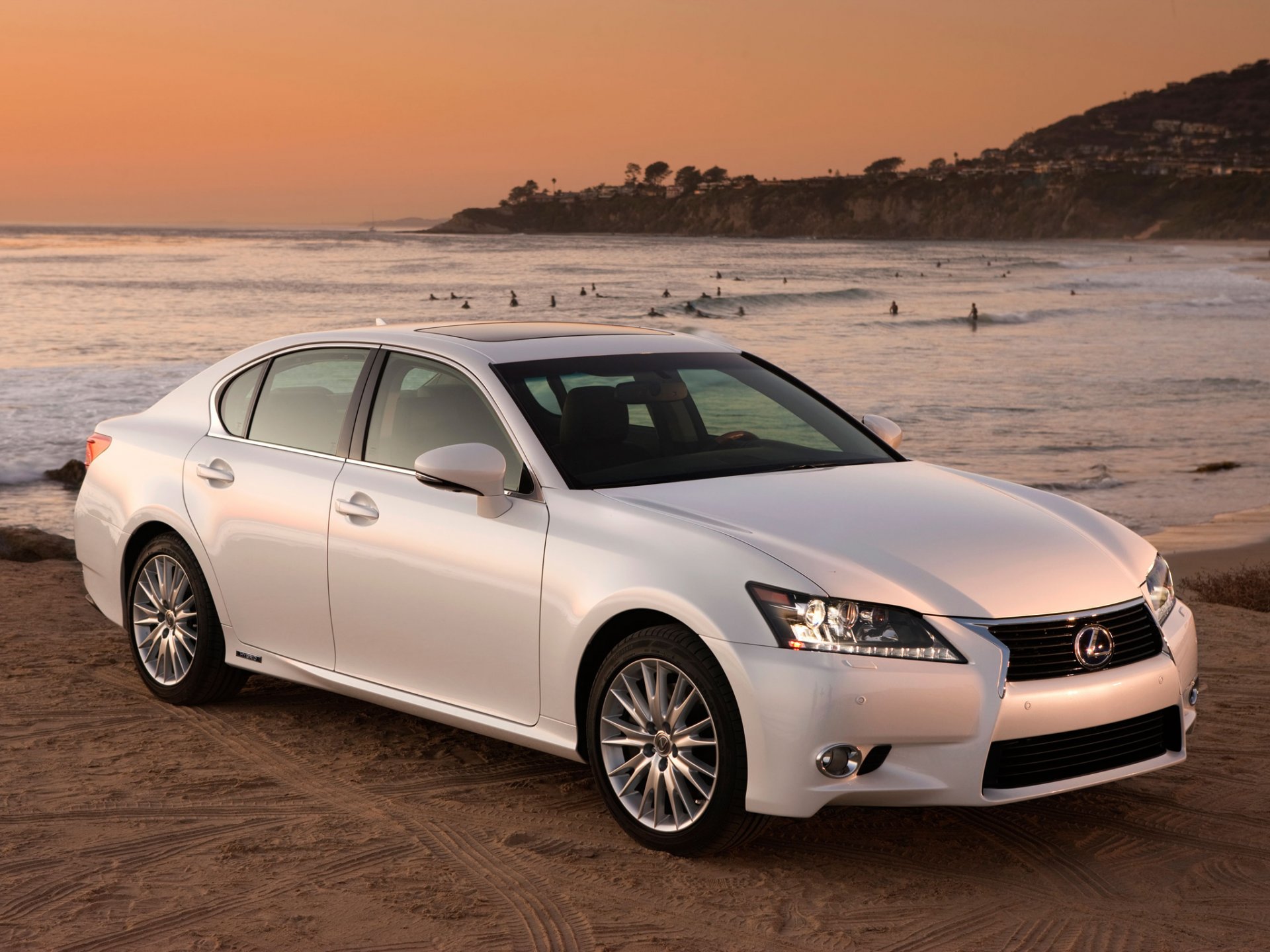 lexus gs450h lexus gs sedan biały przód plaża brzeg ocean zachód słońca niebo