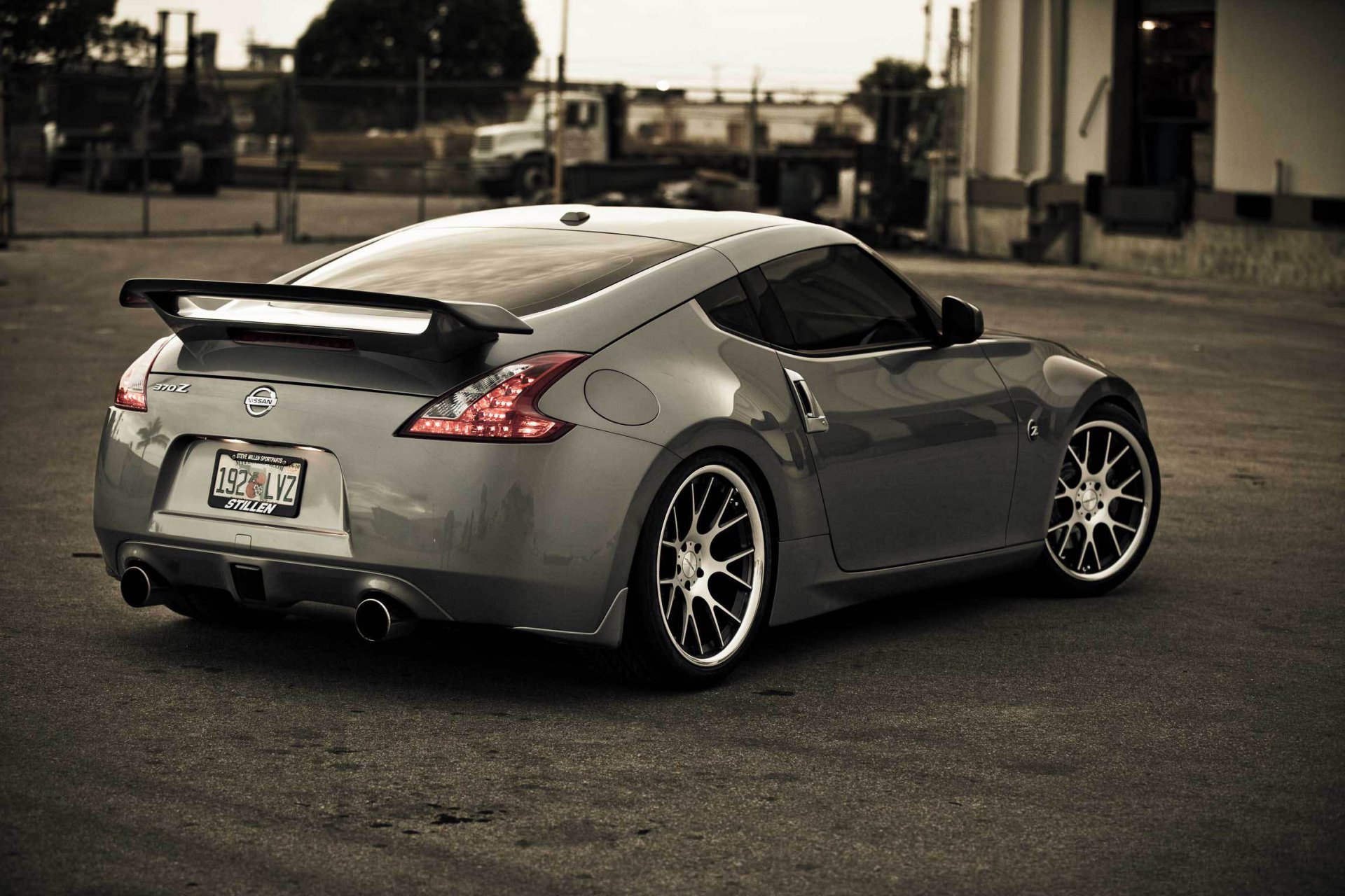 nissan 370-z silbrig nissan silbrig rückseite