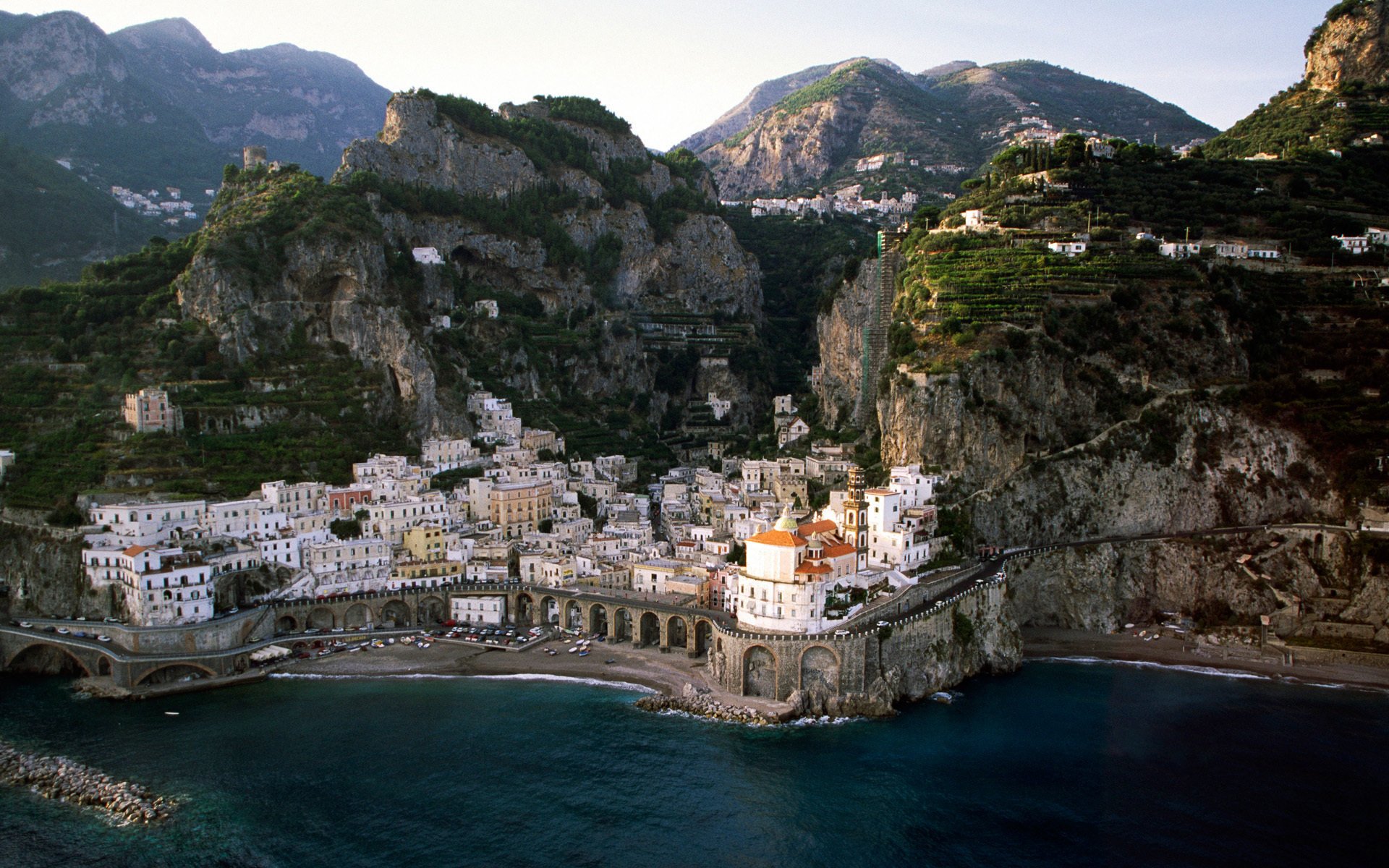 atrani italien meer stadt berge häuser küste himmel