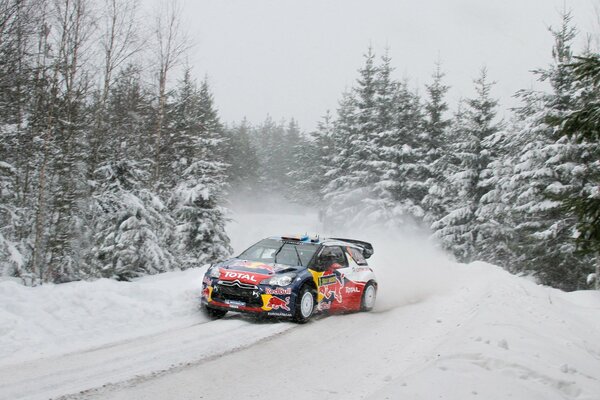 Winter. The Sitroen DS3 Enters an off-road turn